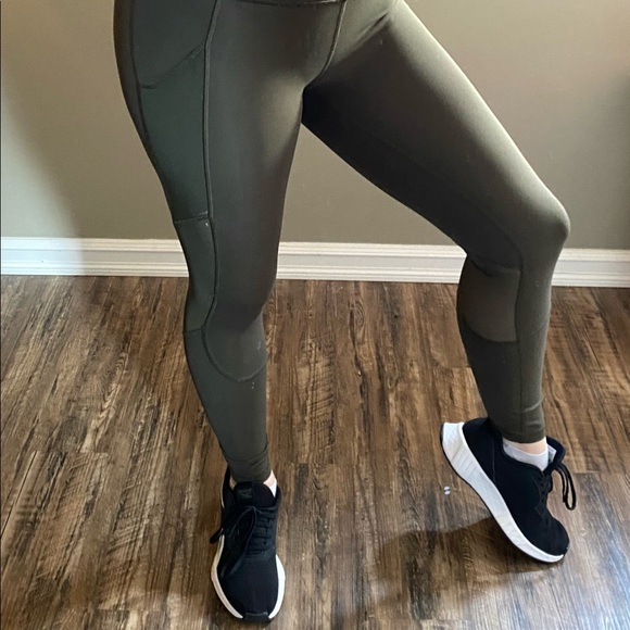 Lululemon size 4 mesh leggings - Picture 10 of 11